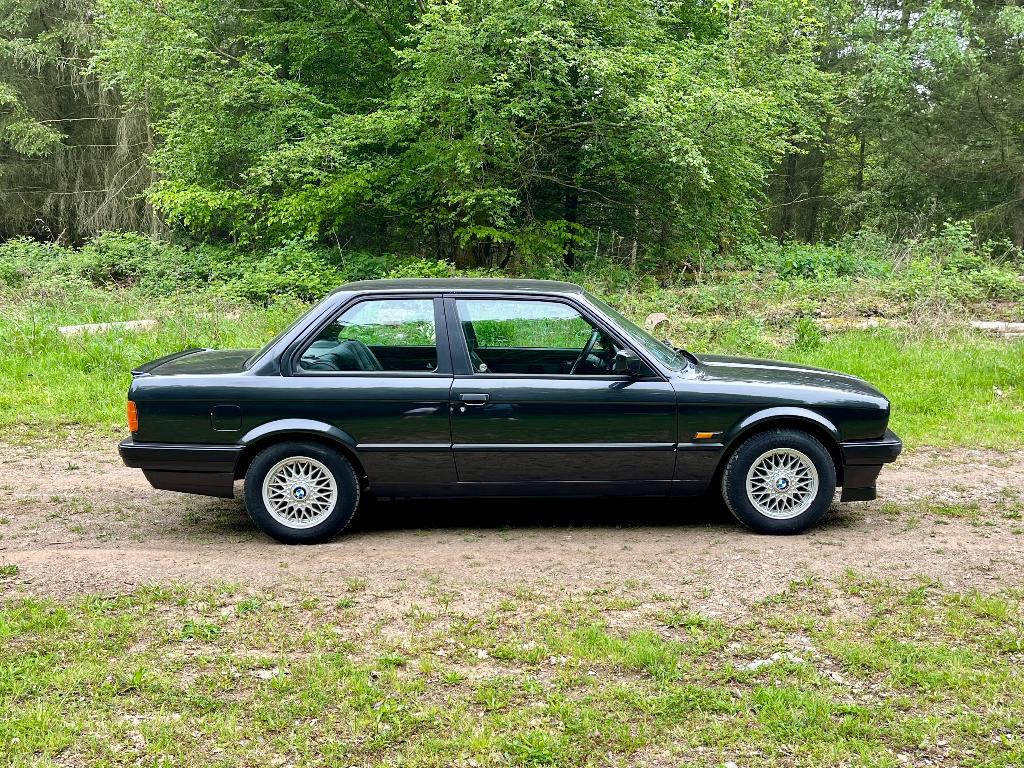 BMW 318 is - E30 - Diamondschwarz, Auto's, 100 kW, 4 cilinders, Sound system, Zwart