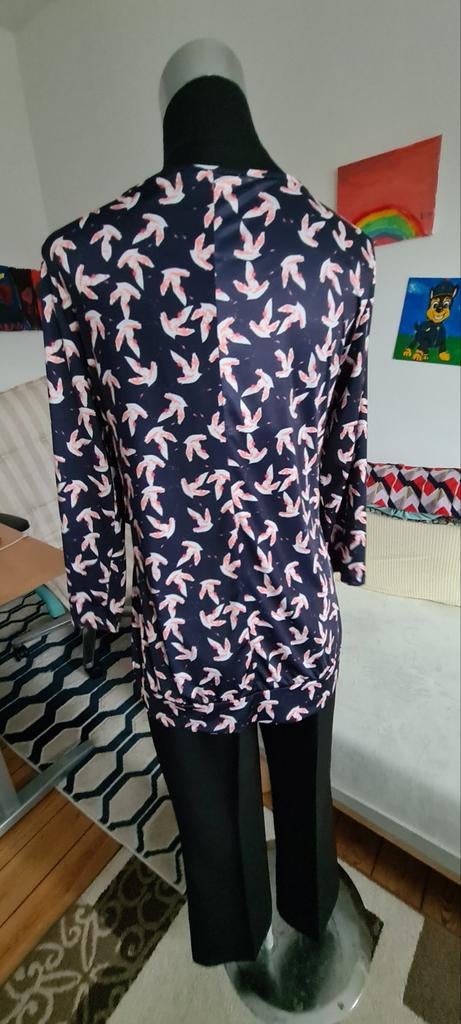 Blouse Cassis taille XL avec fleurs, Enlèvement