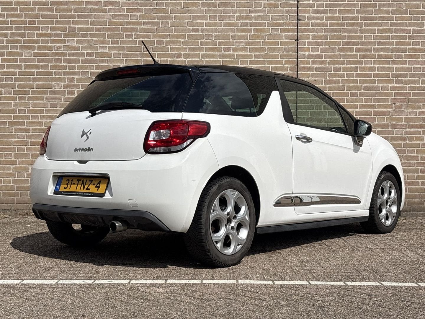 Citroen DS3 1.6 e-HDi So Chic | Airco | Cruise |, Auto's, Wit, 95 g/km, Start-stop-systeem, Te koop