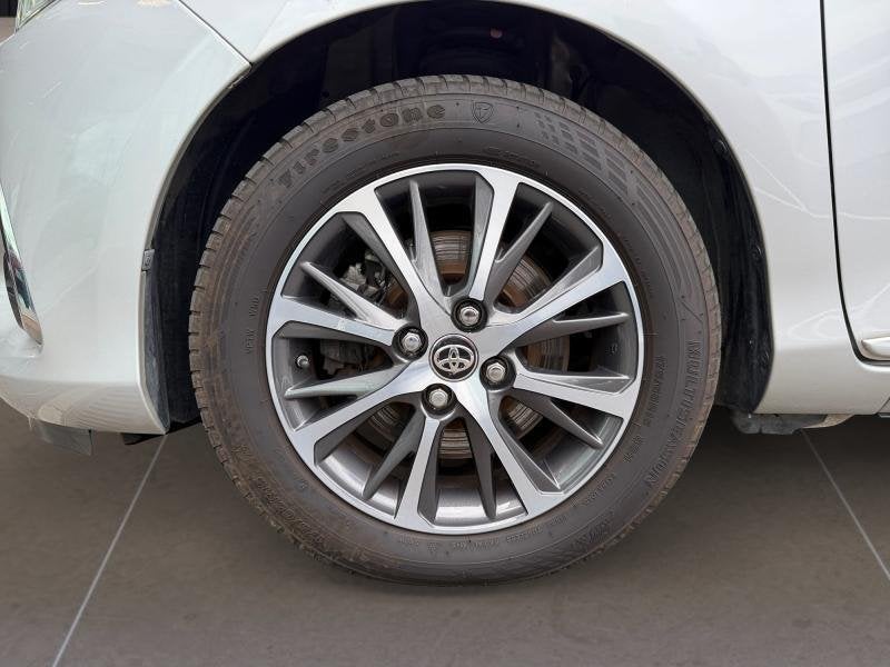 Toyota Yaris Y20, Argent ou Gris, Achat, Euro 6, https://public.car-pass.be/vhr/8182ebb8-0016-4555-b2c3-a2134c882b83