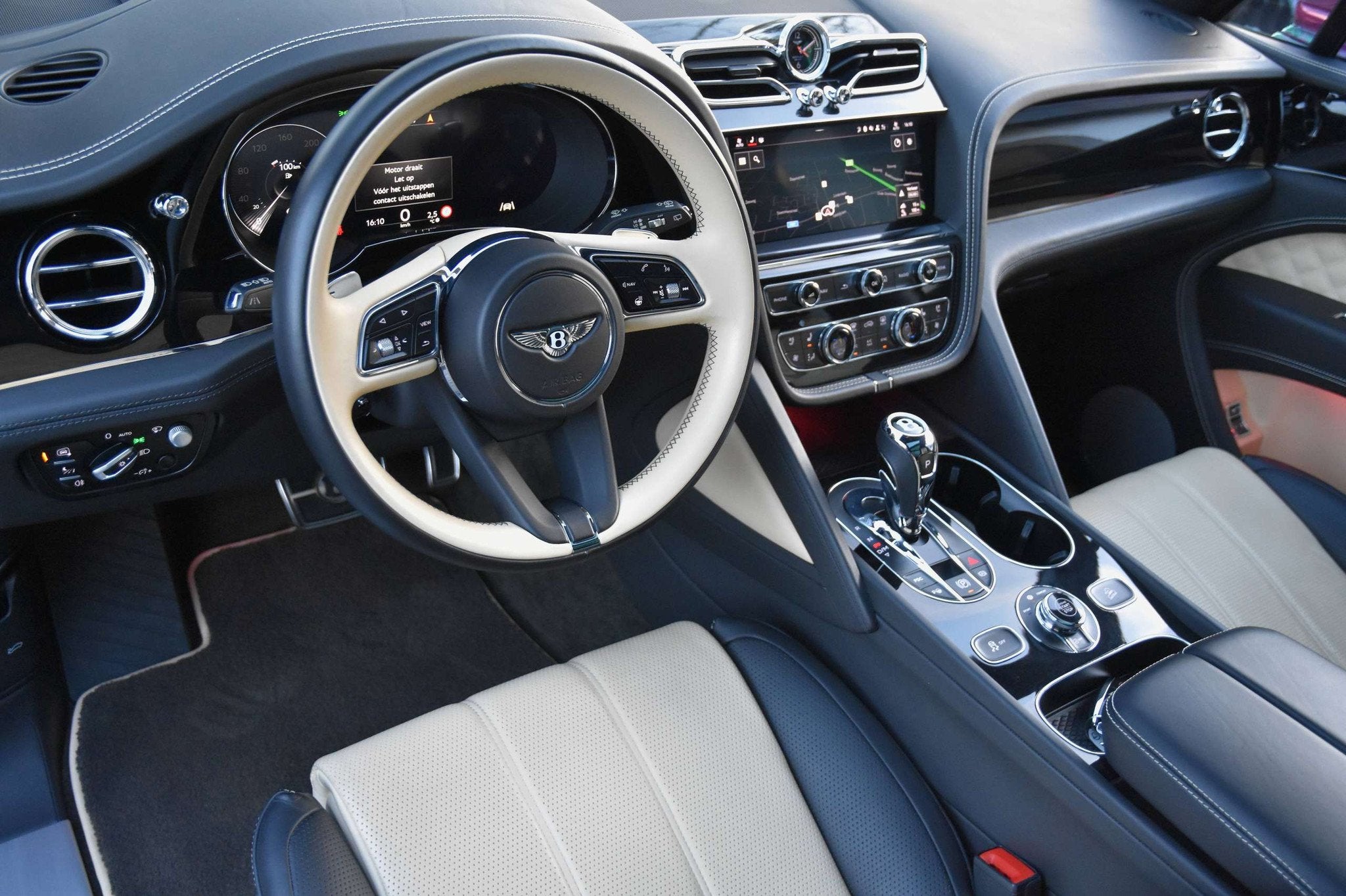 Bentley Bentayga V8 S * MULLINER / 7 SEATS / BENTLEY HISTORY, Autos, Cuir, Bentayga, 3996 cm³, Euro 6