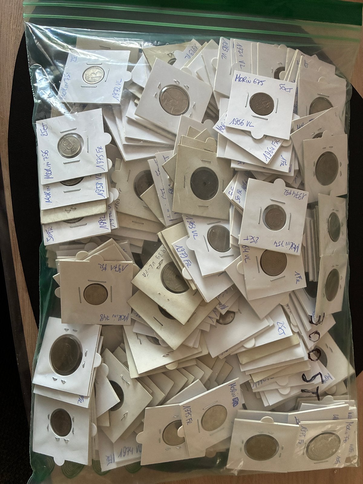 500 stuks in muntenhouder( juist Belgische munten), Postzegels en Munten, Ophalen of Verzenden, Munten