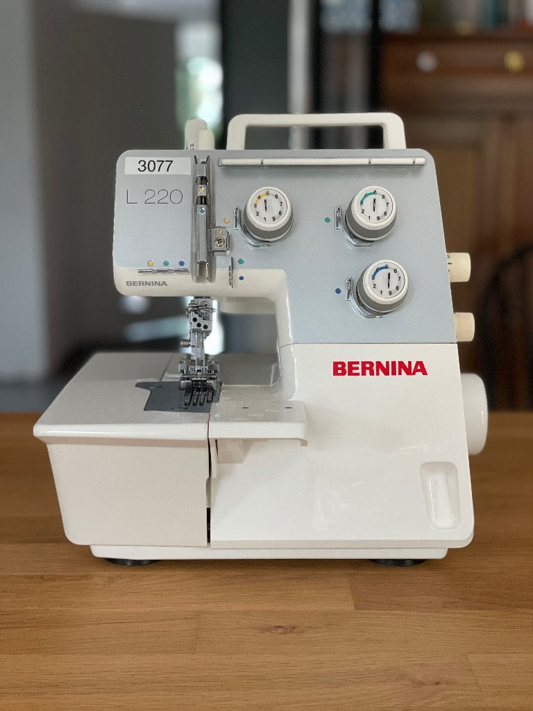 Bernina L 220 coverlock / coversteekmachine / coverstitch, Enlèvement, Comme neuf