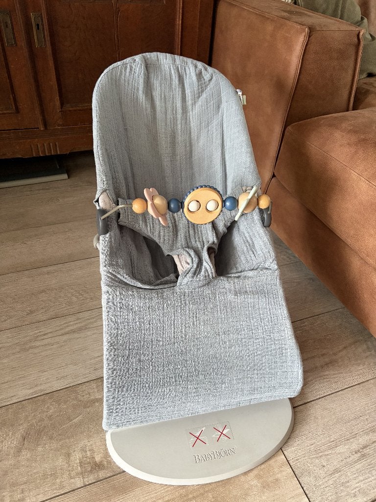 Babybjörn bliss wipstoel + 2 extra hoezen + speelboog, Enlèvement, Utilisé, Chaise rebondissante, Autres marques