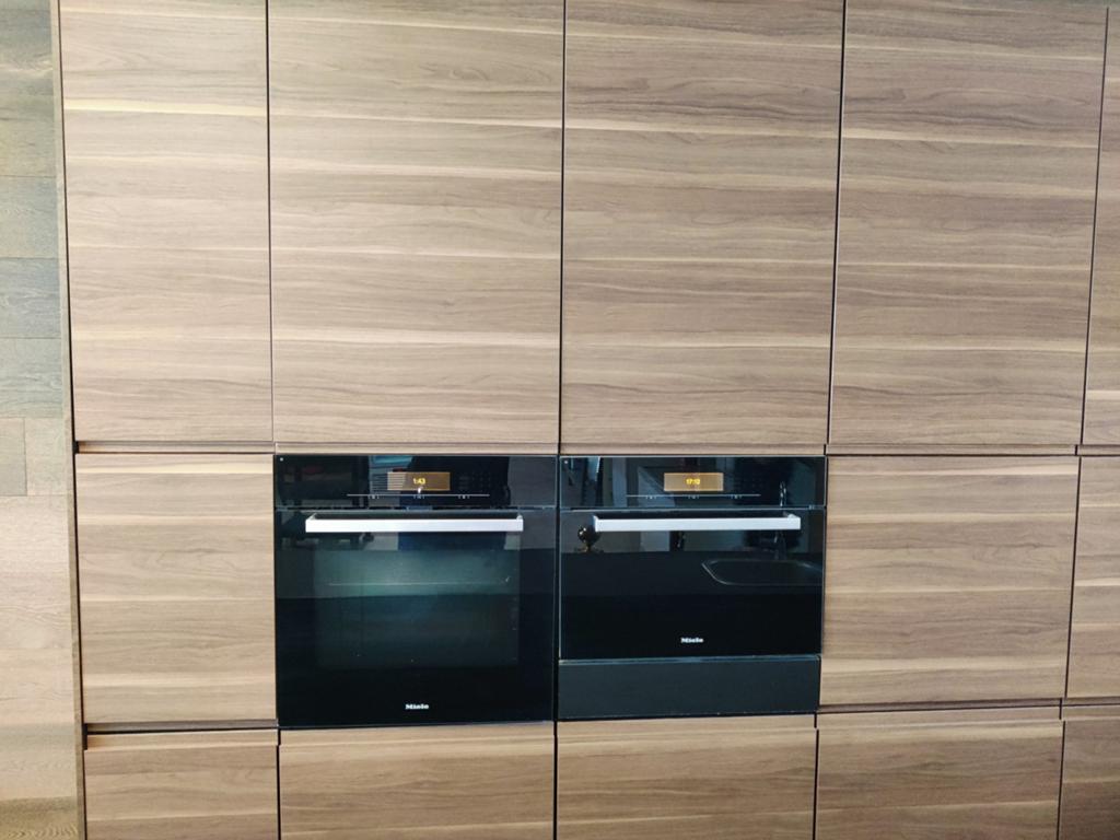 Keuken met toestellen, Ophalen