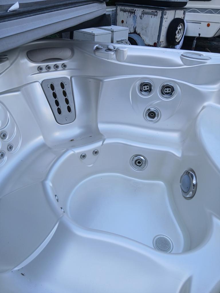 Jacuzzi gratis geleverd geplaatst  electris meest zuinig, Tuin en Terras, Ophalen of Verzenden