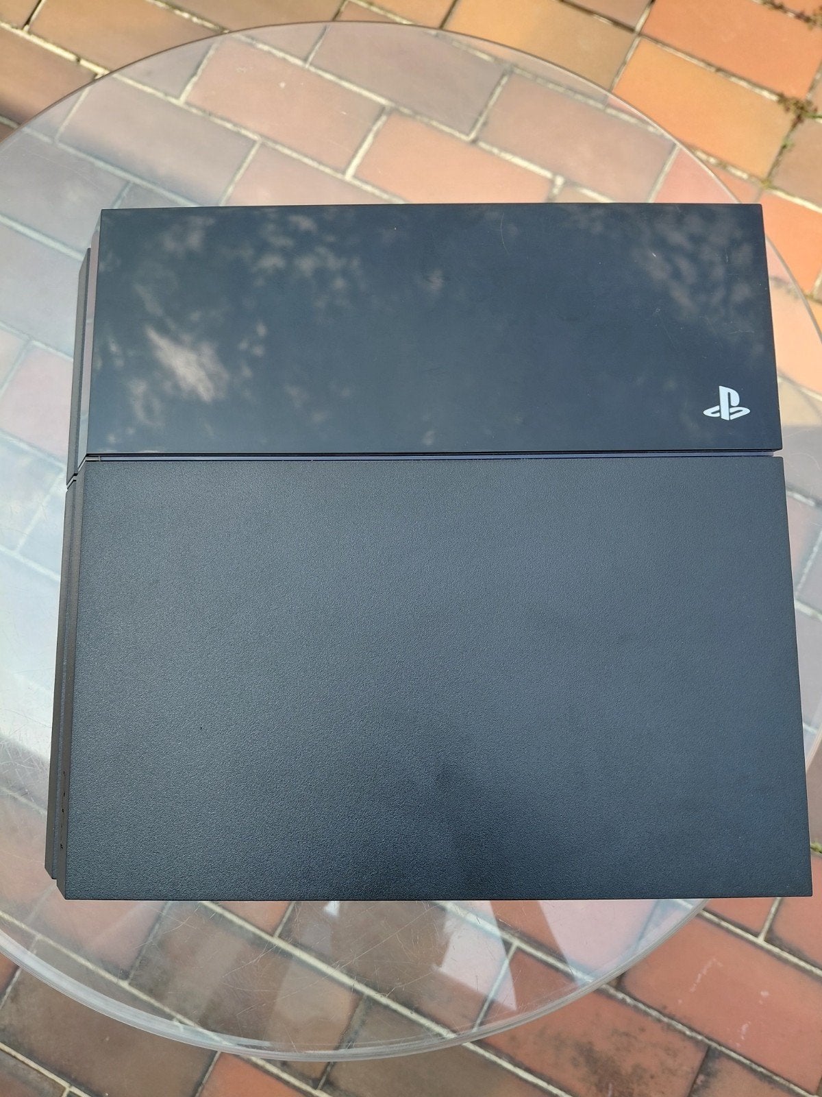 PS4 1TB + 4 Games + Kabels – €130 - €100, Ophalen of Verzenden, Gebruikt