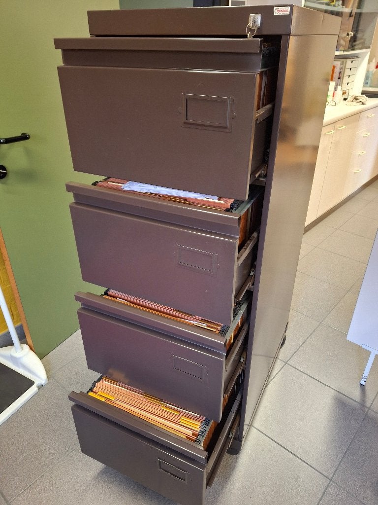 Archiefkast 4laden met slot en mappen, Huis en Inrichting, Kasten | Roldeurkasten en Archiefkasten, Ophalen, Minder dan 50 cm