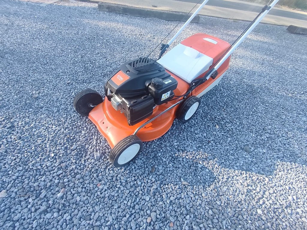 Grasmaaier stihl nieuwstaat, Tuin en Terras, Grasmaaiers, Zo goed als nieuw, Benzine-grasmaaier, 40 t/m 49 cm, Opvangzak, Ophalen