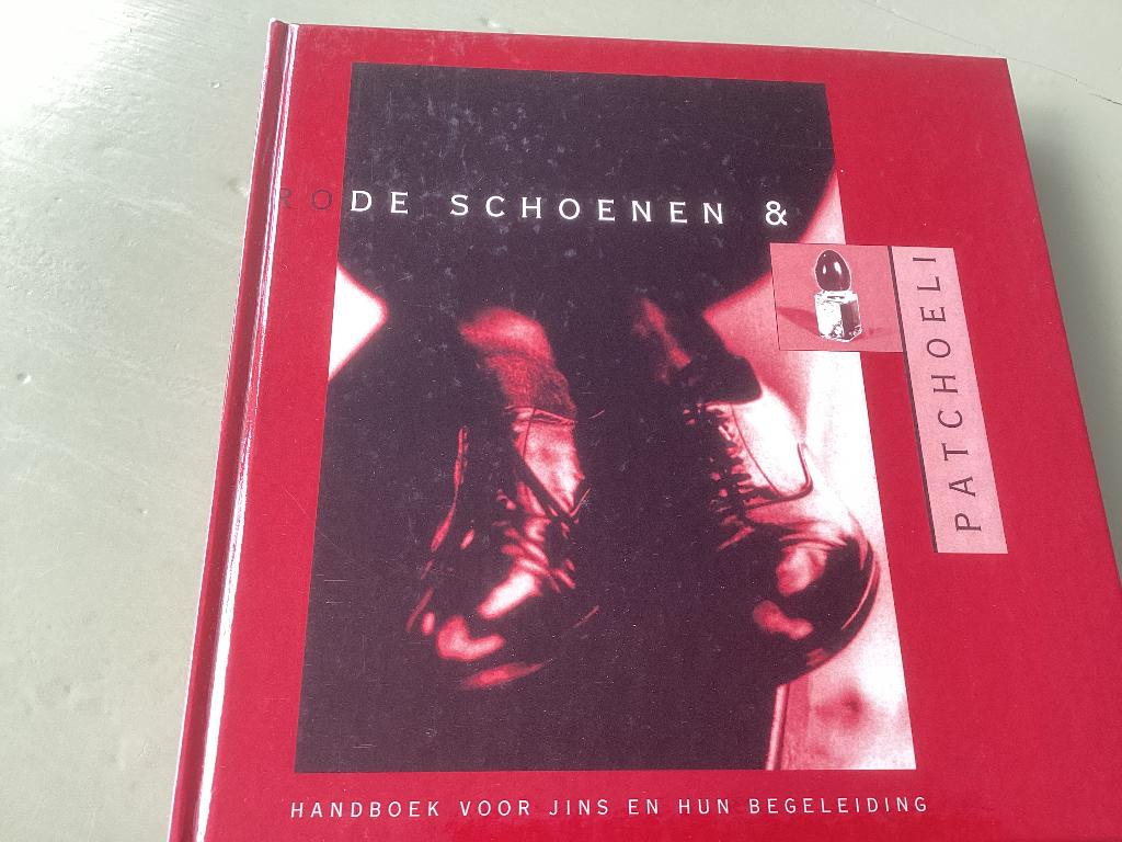 RODE schoenen en Patchoeli.  Handboek voor JINS en hun, Boeken, Boekenweekgeschenken, Ophalen of Verzenden, Zo goed als nieuw