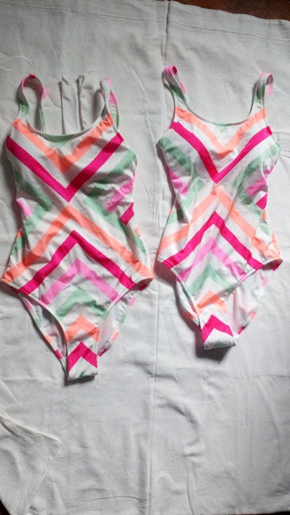 2 maillots identiques pour 15 euros taille 14 ans/ neufs/, Enfants & Bébés, Vêtements enfant | Taille 164, Enlèvement ou Envoi