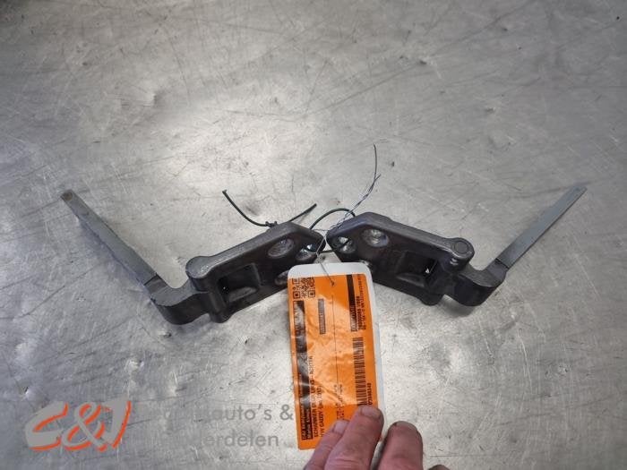 Charnière porte arrière gauche d'un Volkswagen Caddy, Autos : Pièces & Accessoires, Volkswagen, -, 3 mois de garantie, Utilisé
