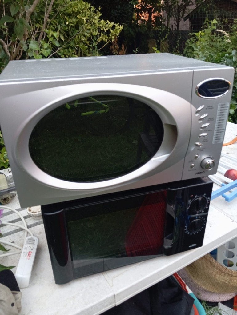 Lot de 2 micro-ondes – Bon état – Fonctionnels, Elektronische apparatuur, Microgolfovens, Ophalen, Microgolfoven, Hete lucht, Tussenbouw