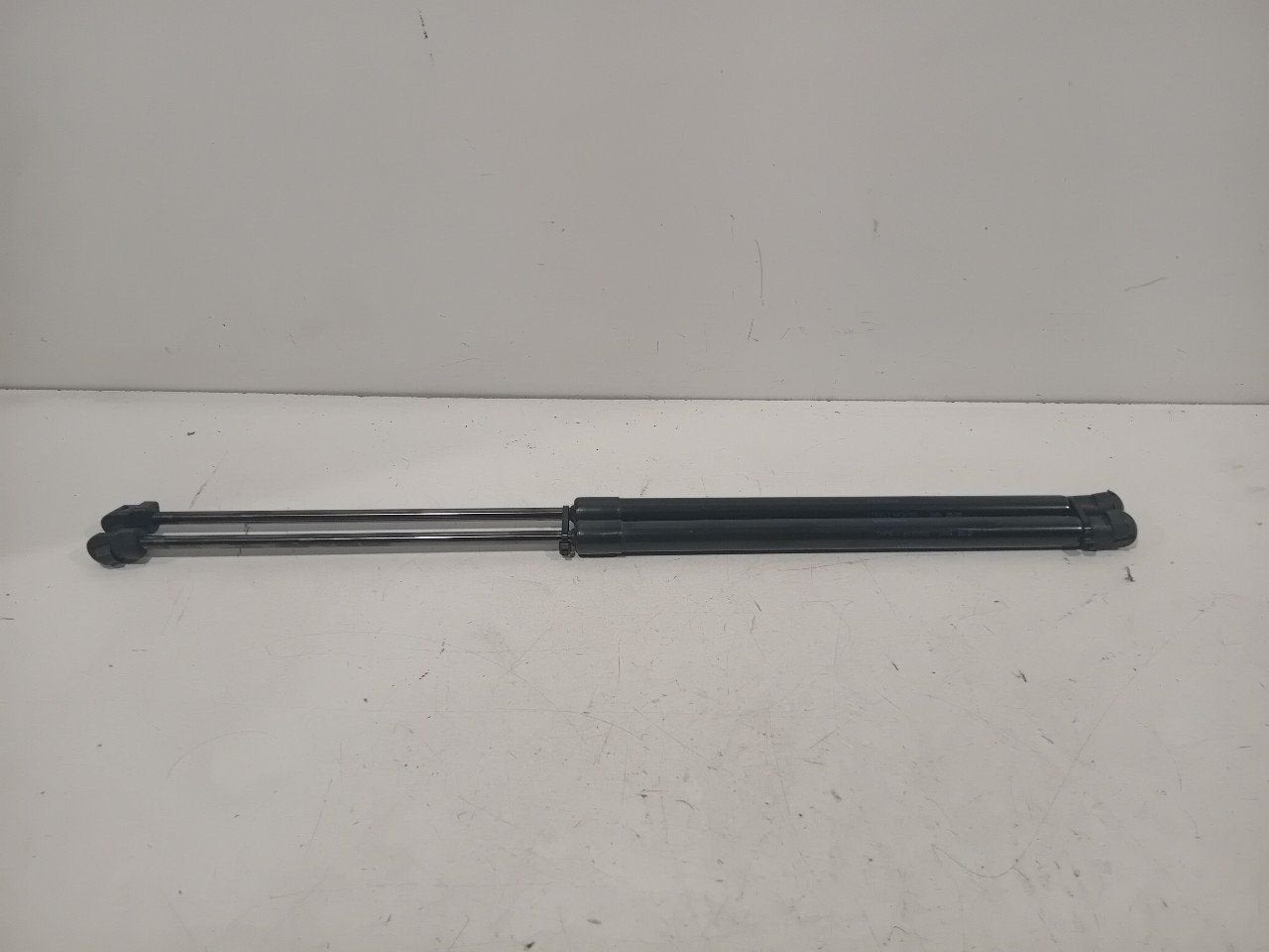 Gasdrukveerset achter Hyundai Bayon, Onderdelen@venauto.nl, Van der Ven Autorecycling B.V., Ettenseweg 76, 4706 PB Roosendaal, The Netherlands