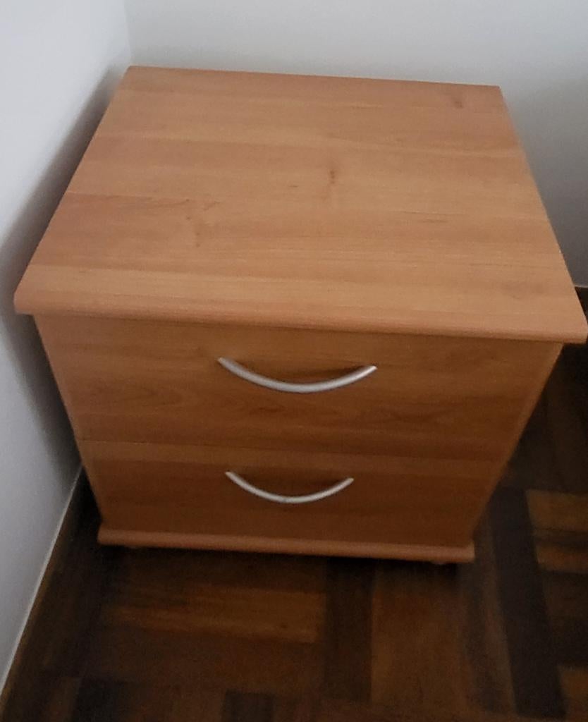 Lot de 2 tables de nuit assorties en bois – offre libre, Maison & Meubles, Enlèvement, Bois