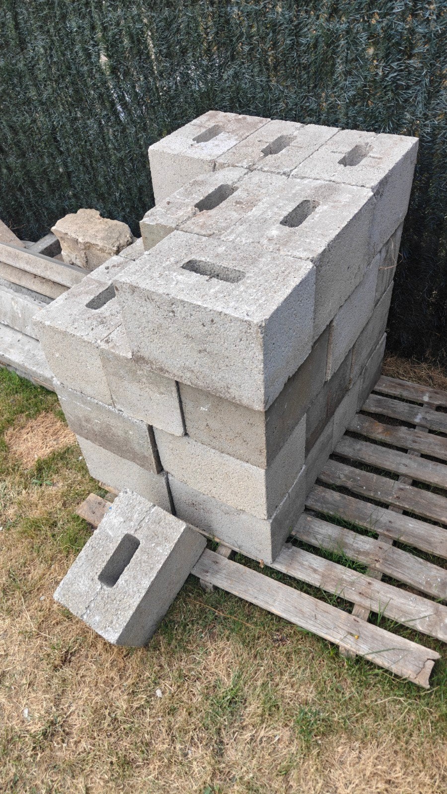 31 volle beton blokken te koop, Ophalen, Beton