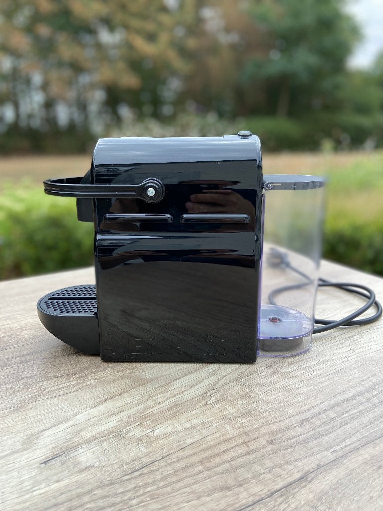 Koffiemachine Nespresso Inissia M105, Ophalen, Nespresso, Zo goed als nieuw, Capsulehouder