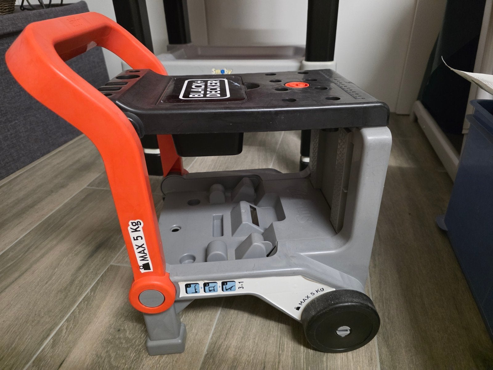 kinder werkbank op wielen, Ophalen