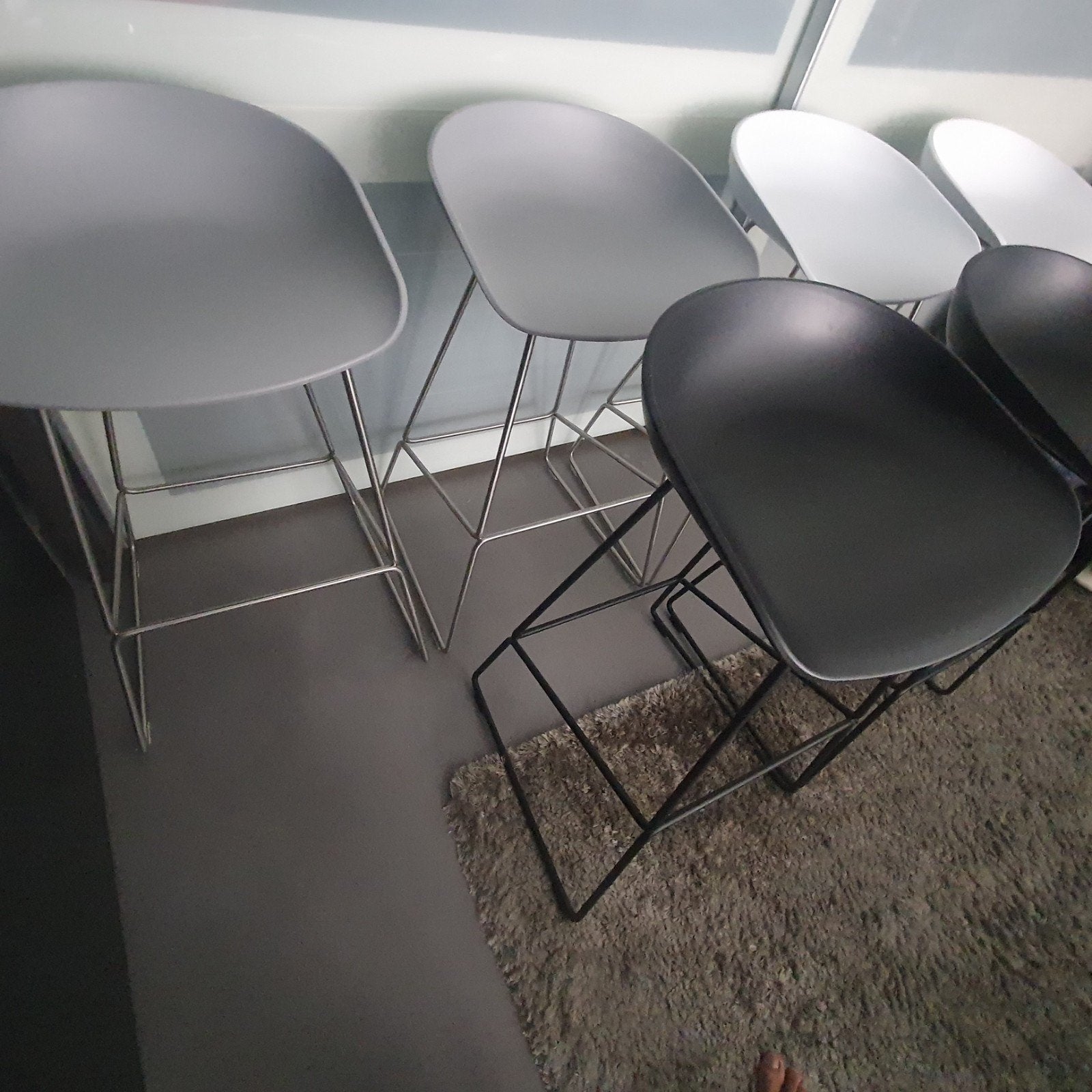 ***Originele HAY AAS38 design barkrukken (grijs,wit&zwart)**, Ophalen, Met voetsteun, 60 tot 90 cm, Zo goed als nieuw