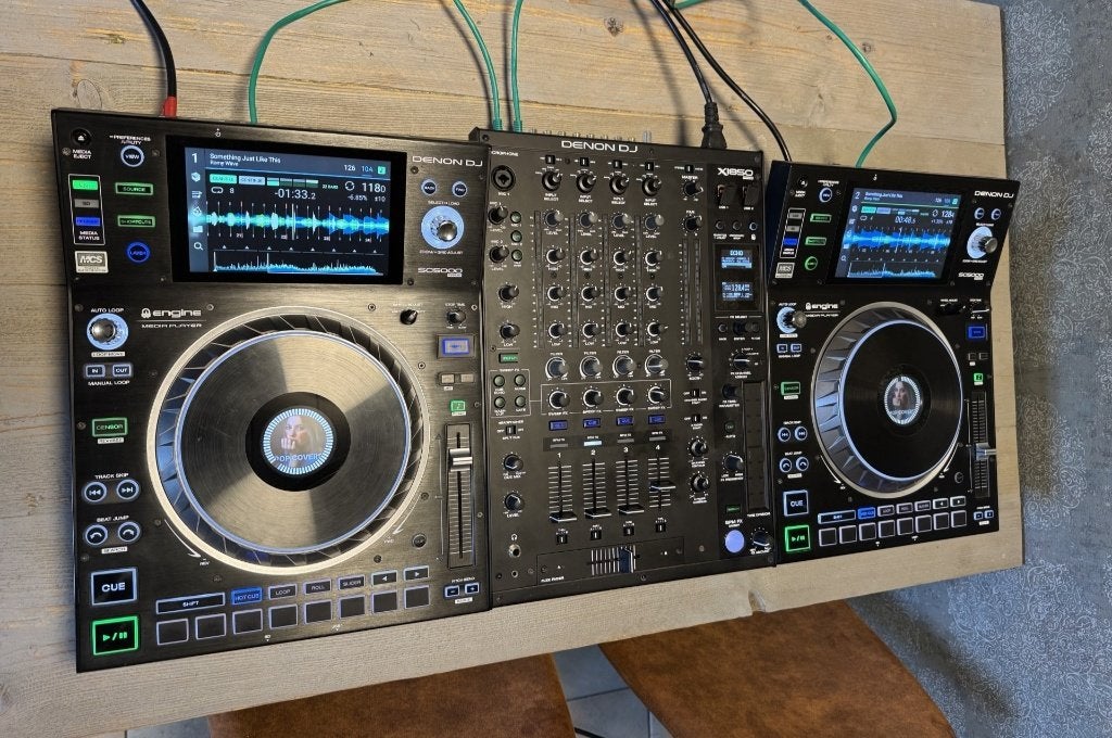 Denon set X1850 + 2x SC5000 inclusief flightcases, Musique & Instruments, DJ sets & Platines, Enlèvement, Comme neuf, DJ-Set, Denon