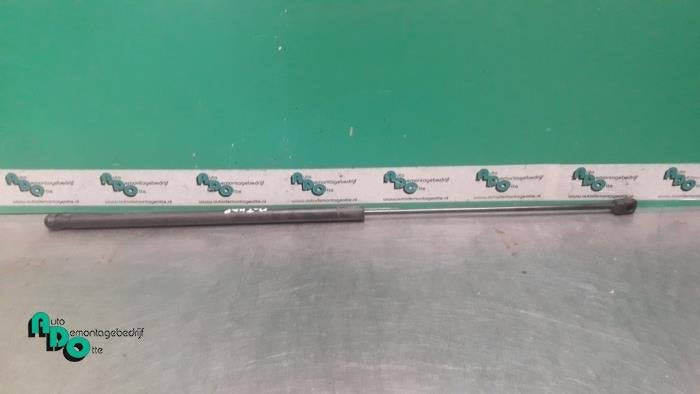 Amortisseur capot moteur droit d'un Audi A3 (A3 03-), -, 3 mois de garantie, Audi, Utilisé