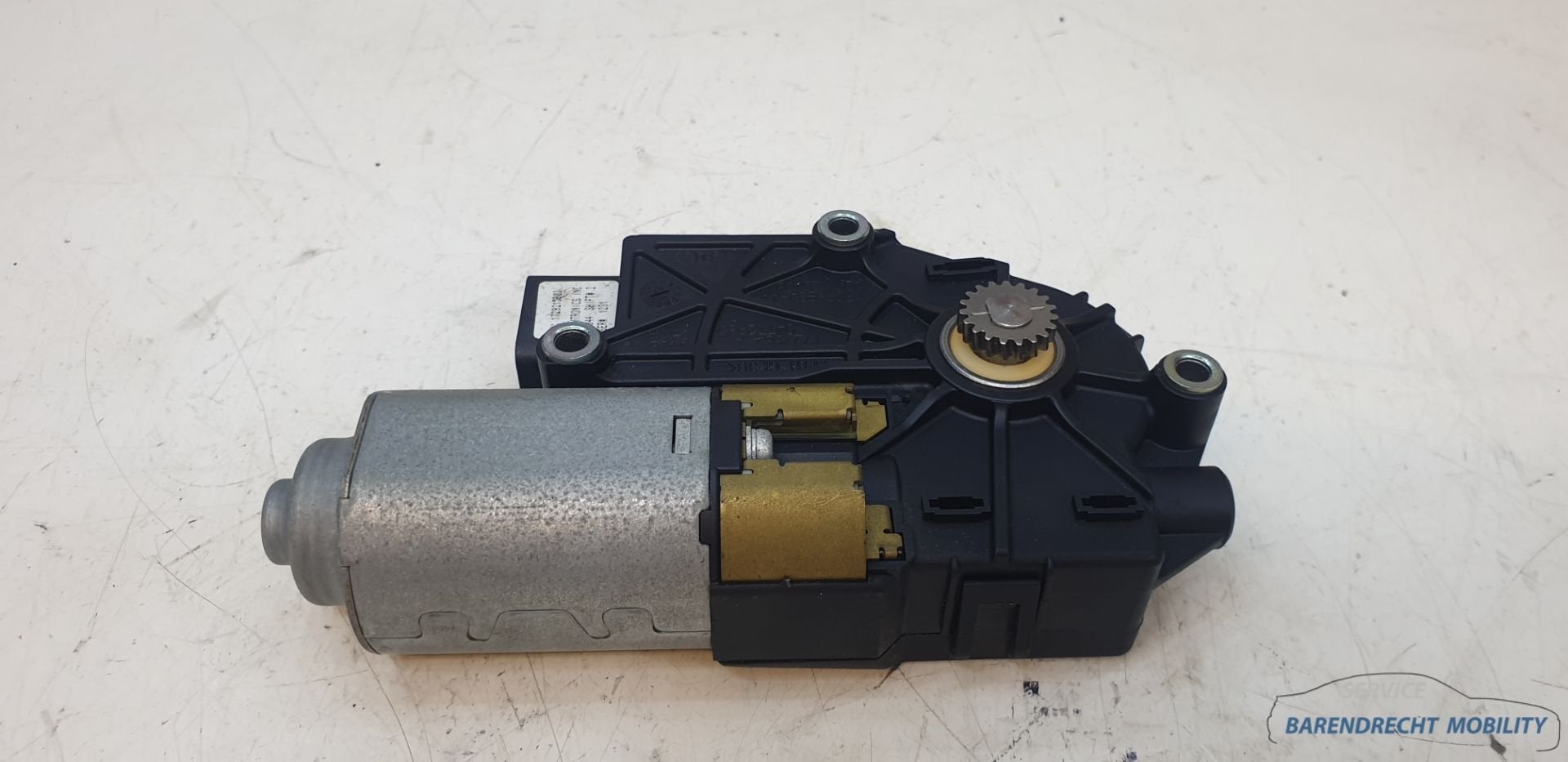 Moteur de toit ouvrant pour store enrouleur Mercedes W166 ML, Mercedes-Benz AG, Mercedes-Benz, Utilisé, Mercedesstrasse 120
70372  Stuttgart, DE