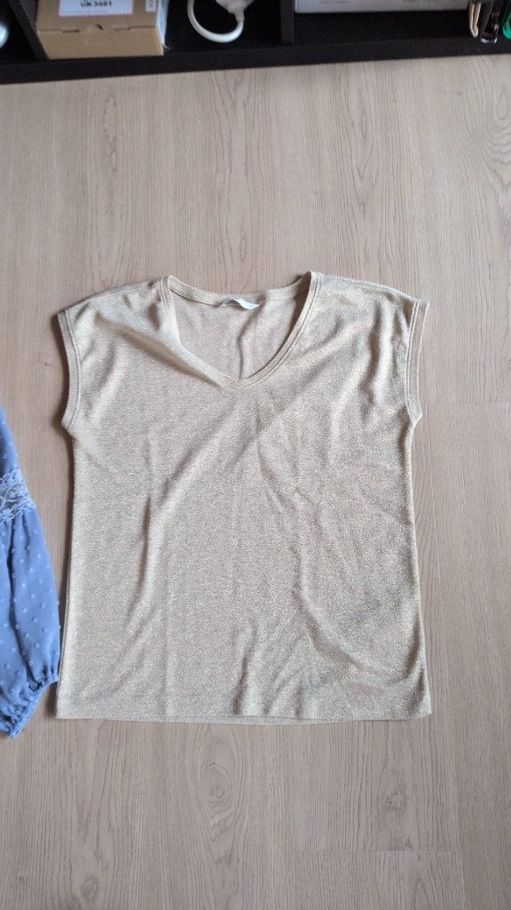 goudkleurig T-Shirt van Only - S - 7€, Kleding | Dames, Ophalen of Verzenden, Zo goed als nieuw, Korte mouw, Maat 36 (S)