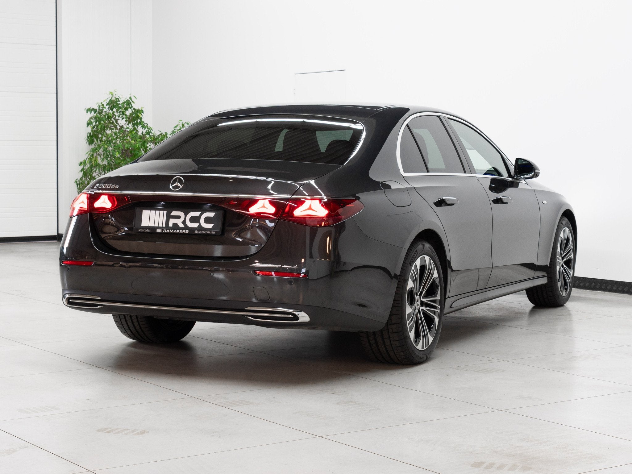 Mercedes-Benz E-Klasse 300 de AIRMATIC Achterassturing DISTR, Autos, Cuir, Argent ou Gris, 4 portes, Entreprise