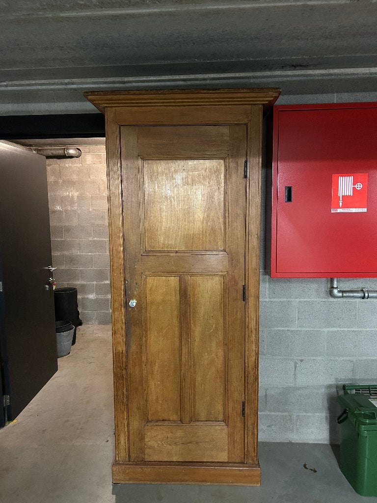 Te koop oude schoolkast, Ophalen