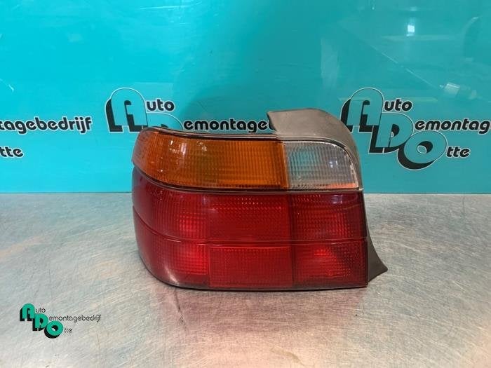 Feu arrière gauche d'un BMW 3-Serie (3-Serie 90-), -, 3 mois de garantie, Utilisé, -