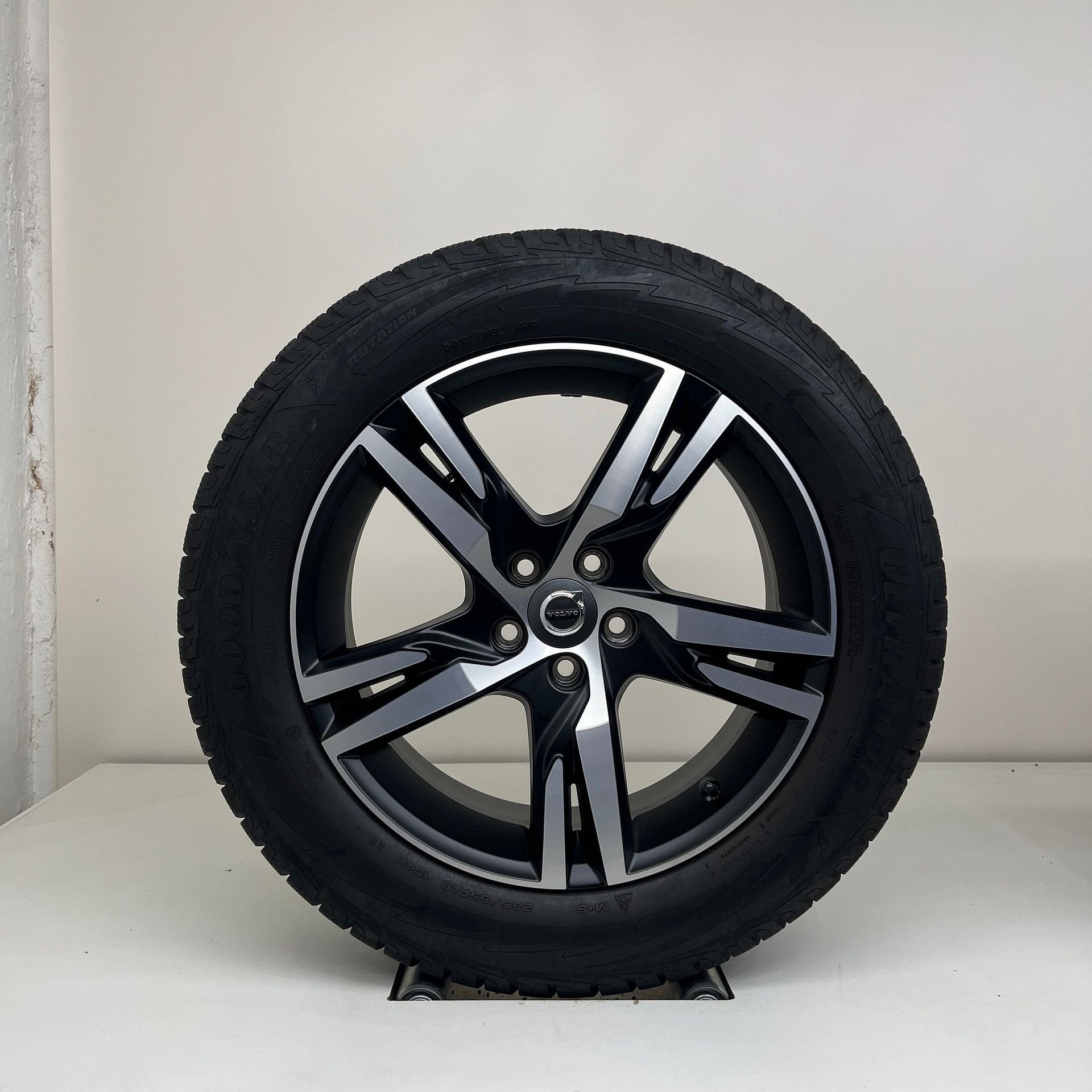 Volvo XC60 - 19 inch - winterbanden, Pneus et Jantes, Pneus hiver, Enlèvement ou Envoi, Véhicule de tourisme