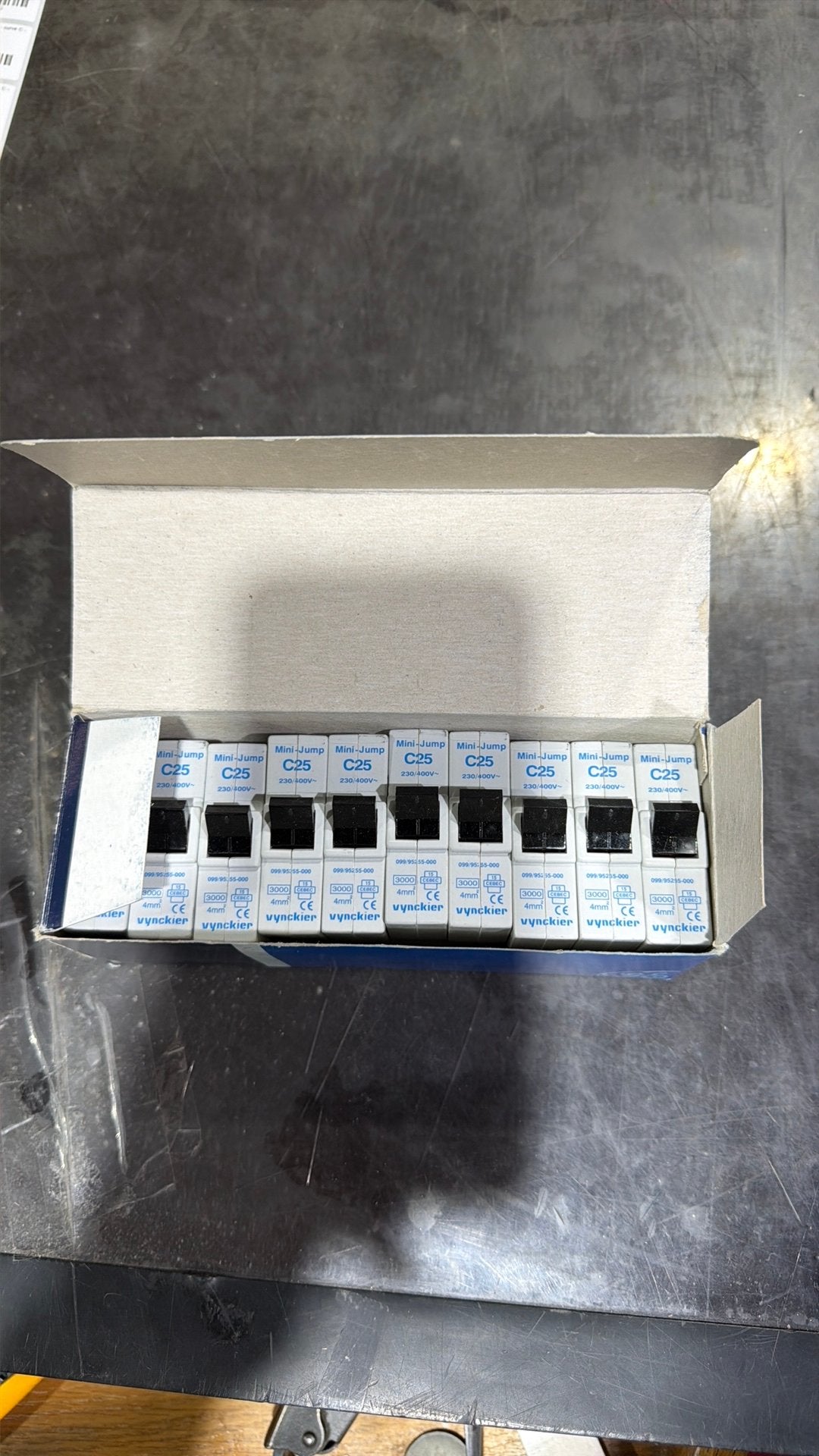 VYNCKIER MINIJUMP 25A per 10, Computers en Software, Netwerk switches, Ophalen, Zo goed als nieuw