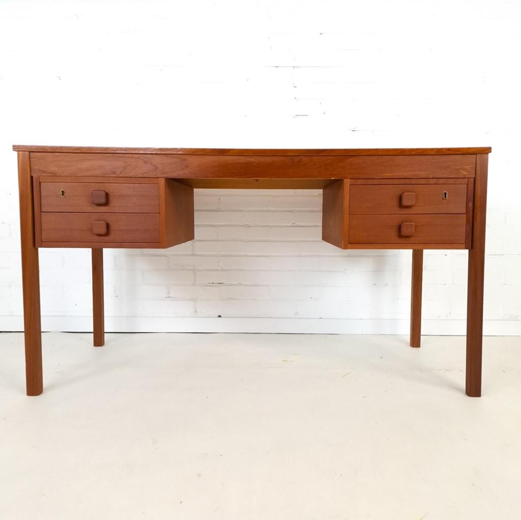Vintage bureau Domino Møbler teakhout jaren 60 Deens design, Huis en Inrichting, Bureaus, Modern, Ophalen