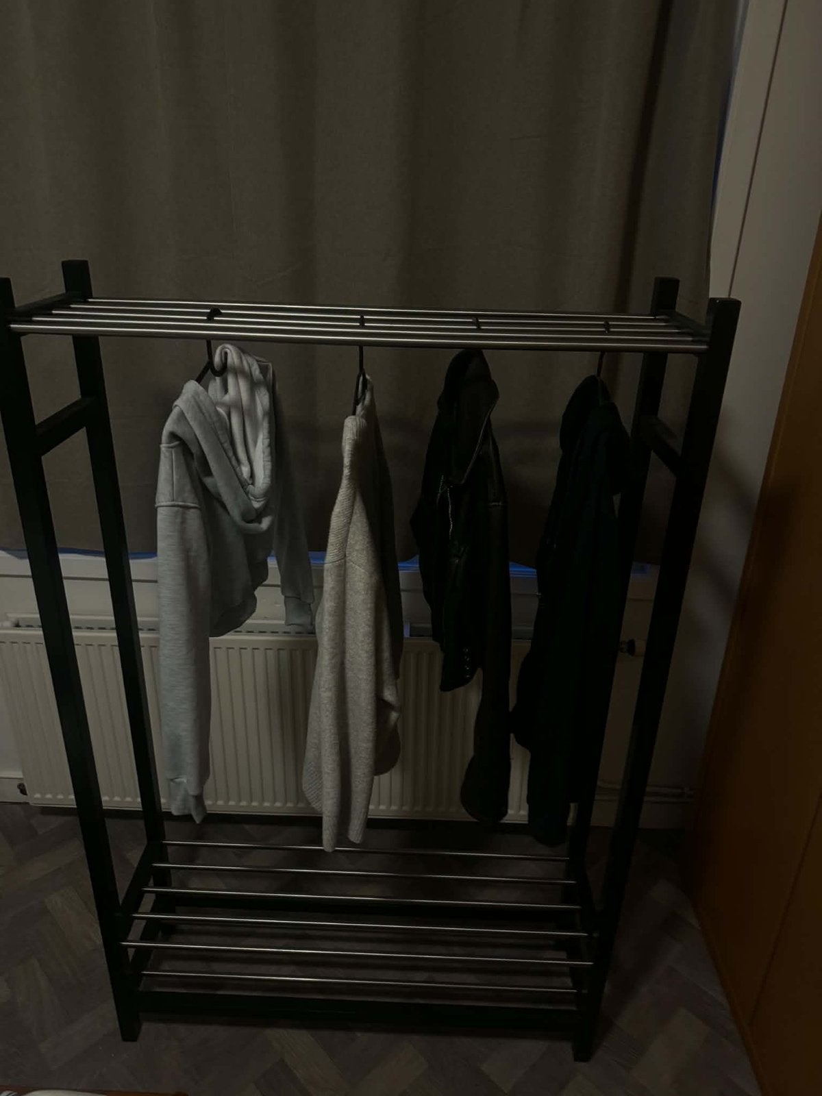 Clothing and shoe rack, Vêtements | Femmes, Enlèvement, Comme neuf