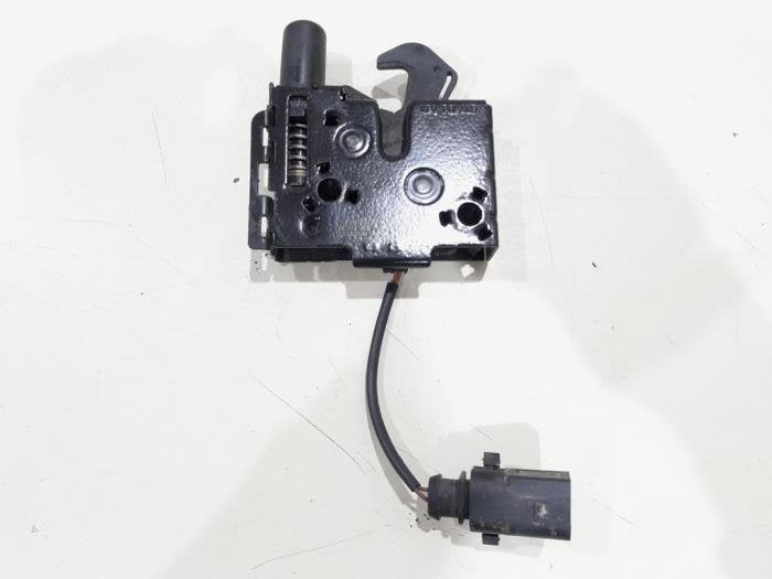 Mécanique de verrouillage capot d'un Volkswagen Polo, Volkswagen, -, 3 mois de garantie, Utilisé