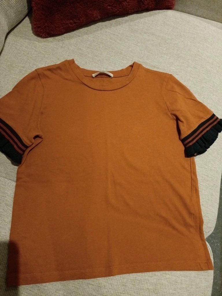 Top moutarde à volant bleu marine Zara – S/36, Vêtements | Femmes, Tops, Enlèvement ou Envoi, Comme neuf, Taille 36 (S), Multicolore