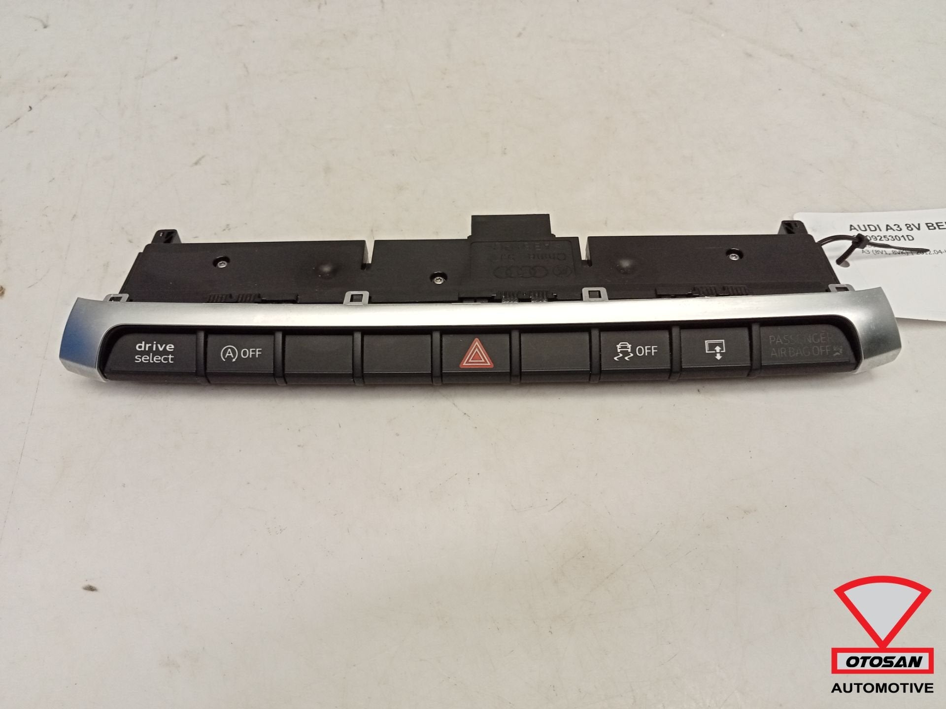 Panneau de commande Audi A3 8V 8V0925301D, AUDI AG, Auto-Union-Strasse 1
85045  Ingolstadt, DE, Audi, Utilisé