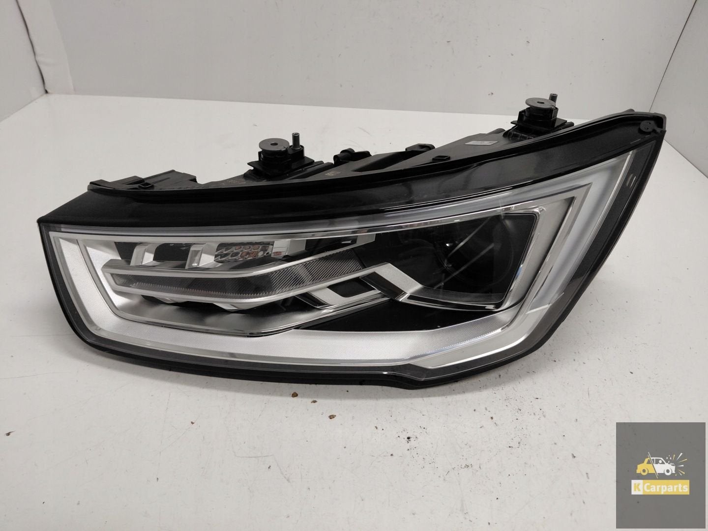 8XA.941.005 Audi A1 8X Lift Xenon LED phare gauche id al, AUDI AG, Auto-Union-Strasse 1
85045  Ingolstadt, DE, Audi, Utilisé
