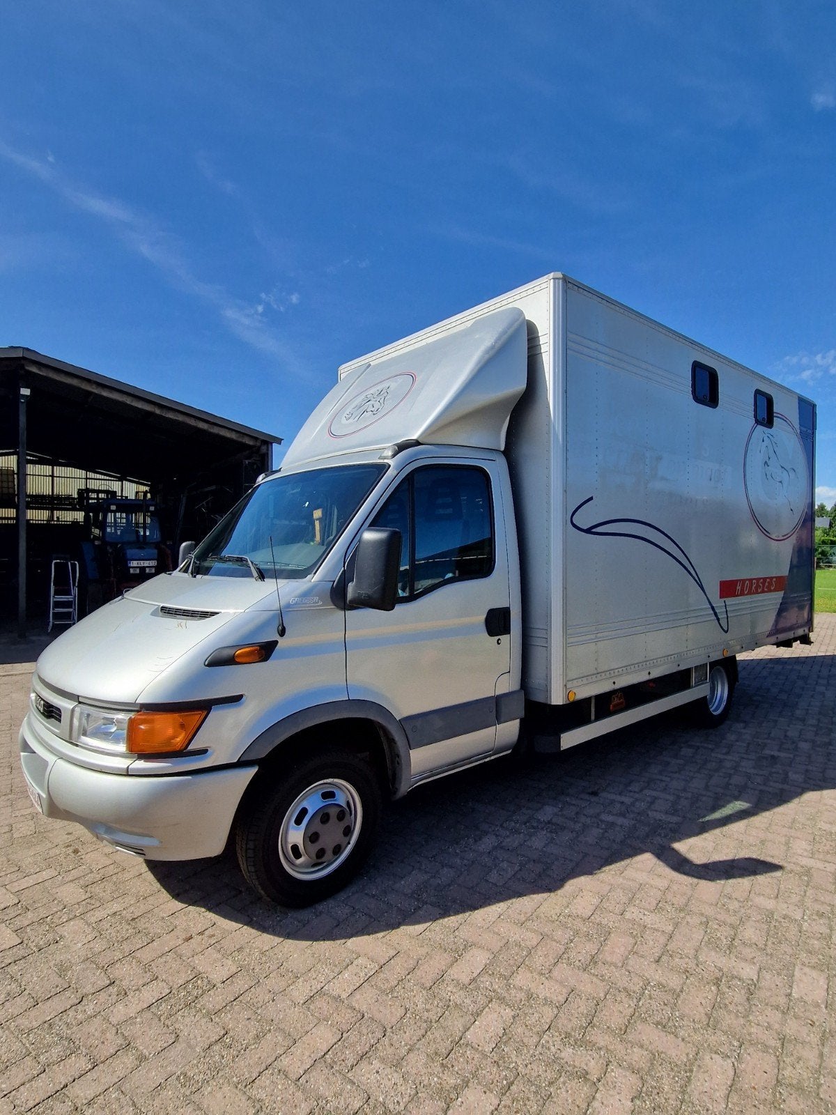 paardencamionette paardenwagen Iveco, Enlèvement