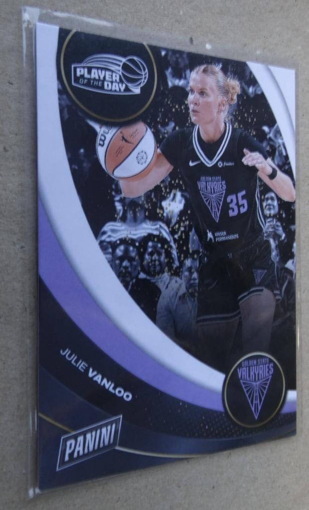Joueuse des Valkyries Julie Vanloo Panini 2015 O/T Day #46, Sports & Fitness, Basket, Envoi, Neuf, Autres types