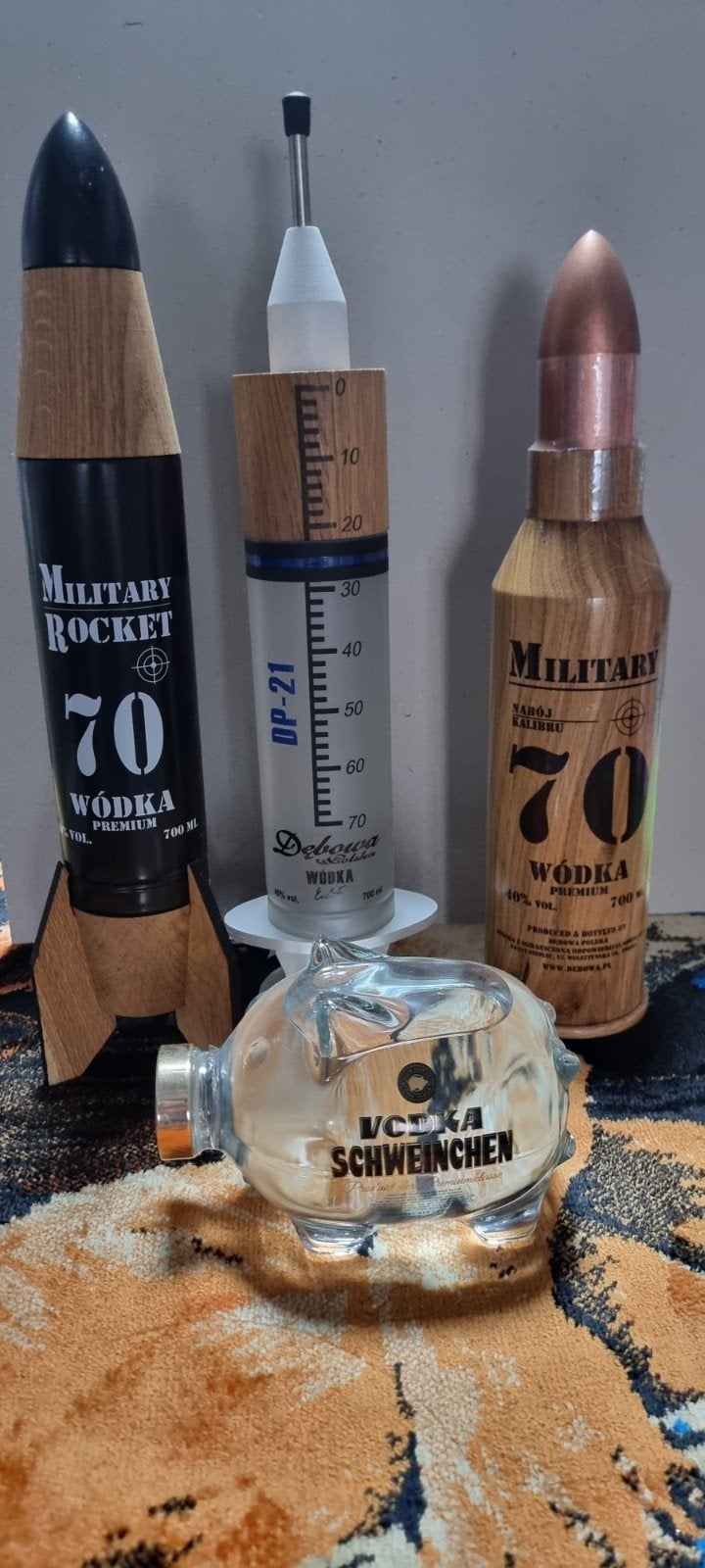 Vodca collectie nieuwstaat 4 flessen voor 80 euro, Maison & Meubles, Accessoires pour la Maison | Porte-bouteilles, Enlèvement