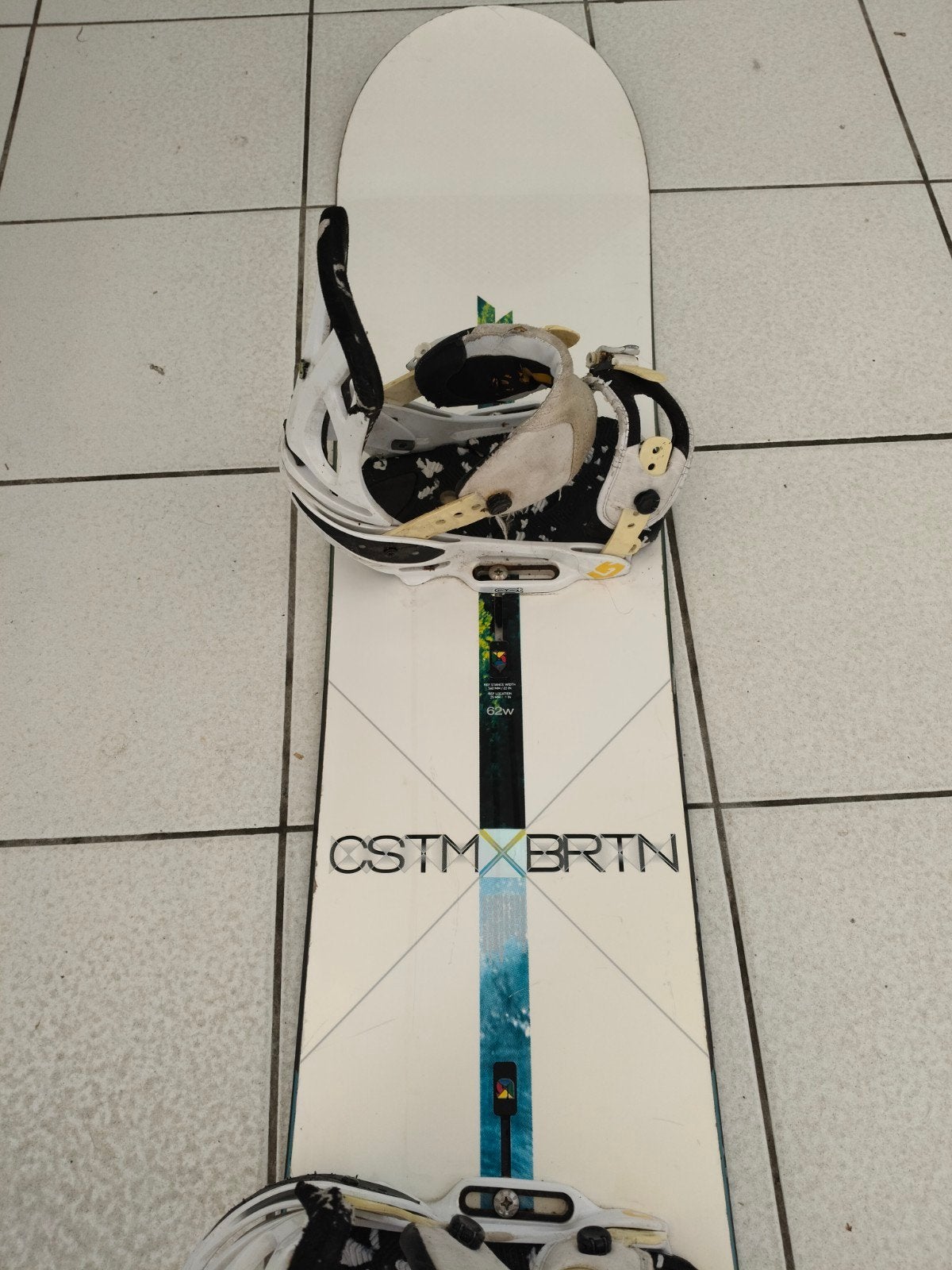 burton costum snowboard met burton cartel bindingen, Sport en Fitness, Snowboarden, Ophalen, Bindingen