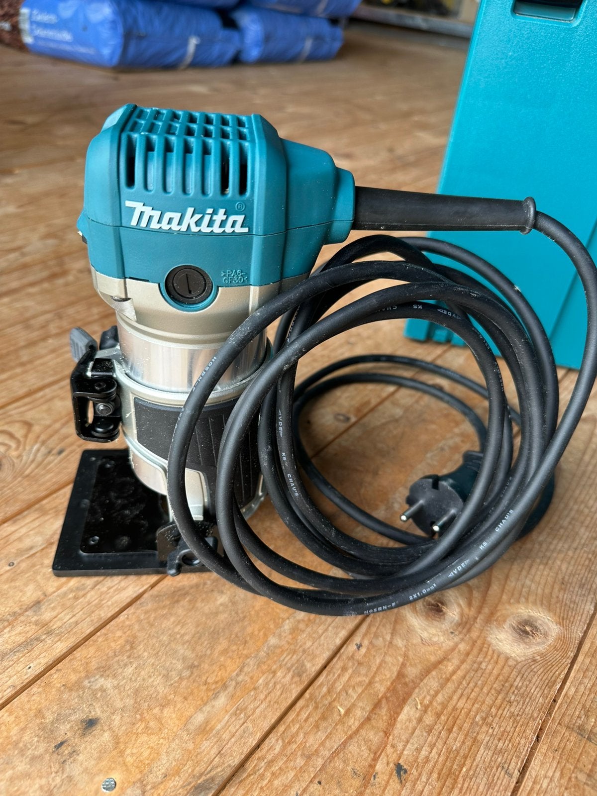 Défonceuse affleureuse Makita RT0700CX3J, Doe-het-zelf en Bouw, Gereedschap | Boormachines, Ophalen, Zo goed als nieuw