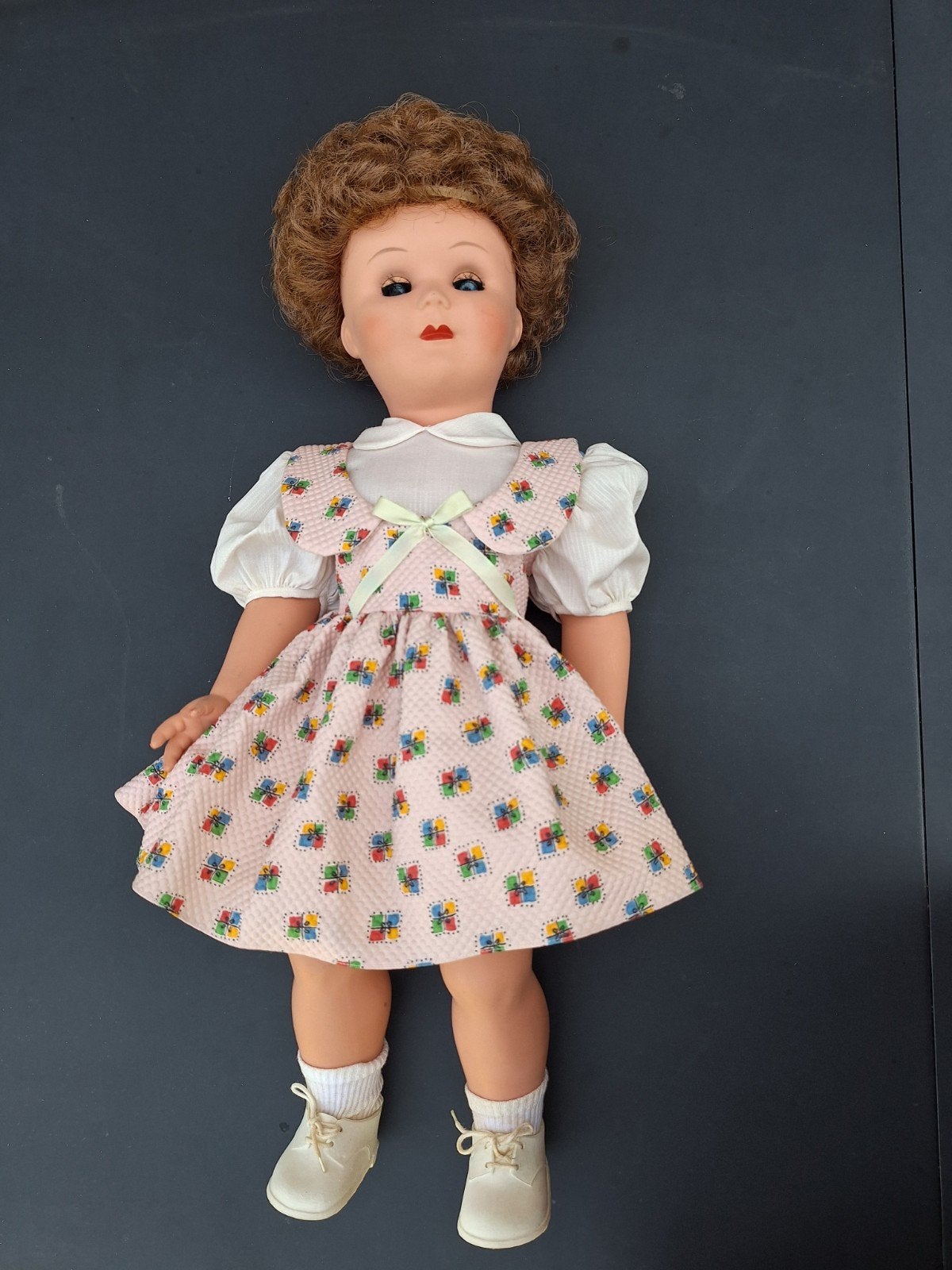 Belle poupée Unica vintage, 55 cm, dans sa boîte d'origine, Collections, Poupées, Enlèvement ou Envoi, Comme neuf, Poupée