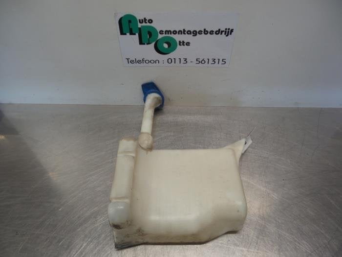 Ruitensproeiertank voor van een Volkswagen Transporter (Tran, Gebruikt, -, Volkswagen, -