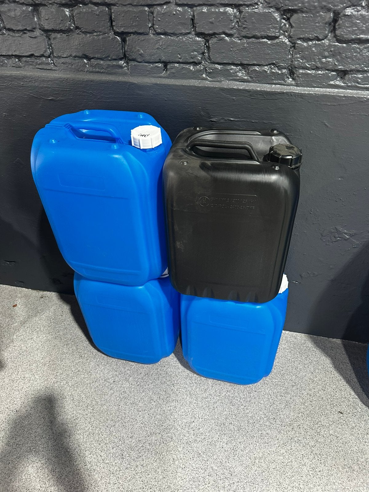 20L bidons jerrycans, Ophalen, Zo goed als nieuw