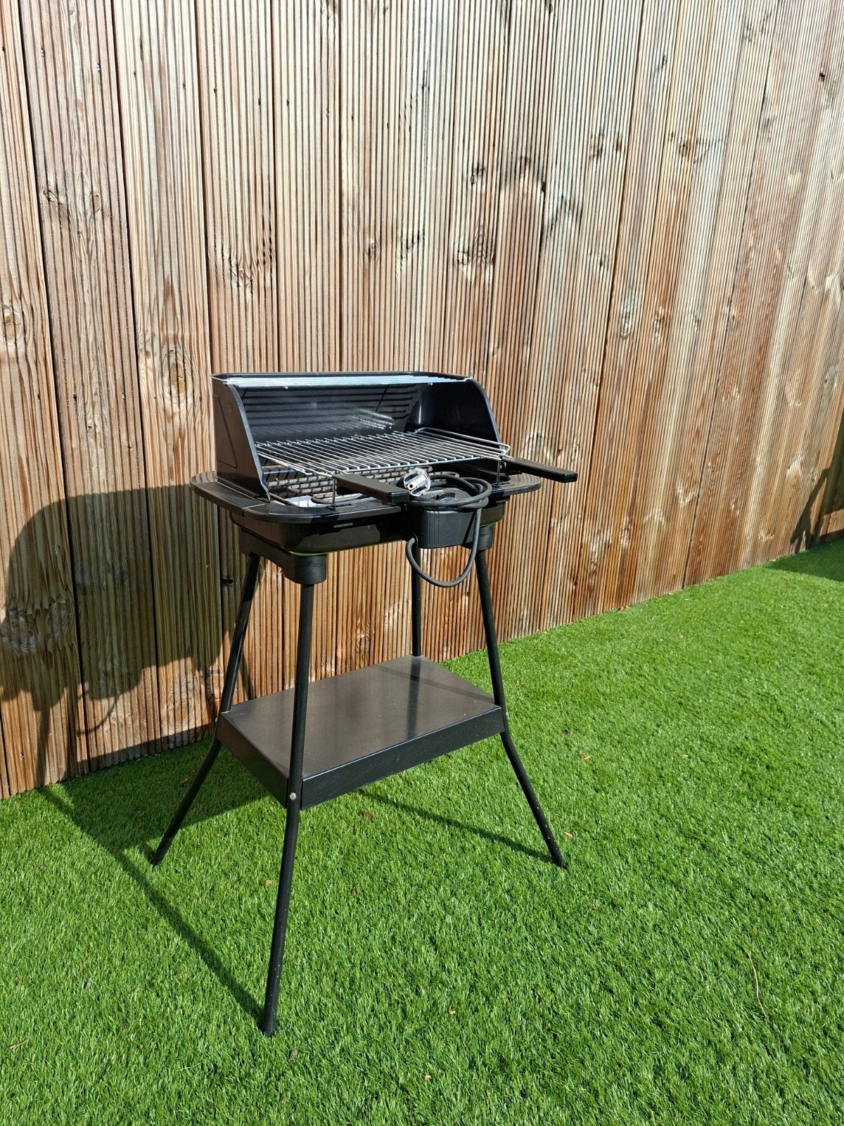 Severin elektrische BBQ 2300W

In goede staat
Werkt nog heel, Ophalen