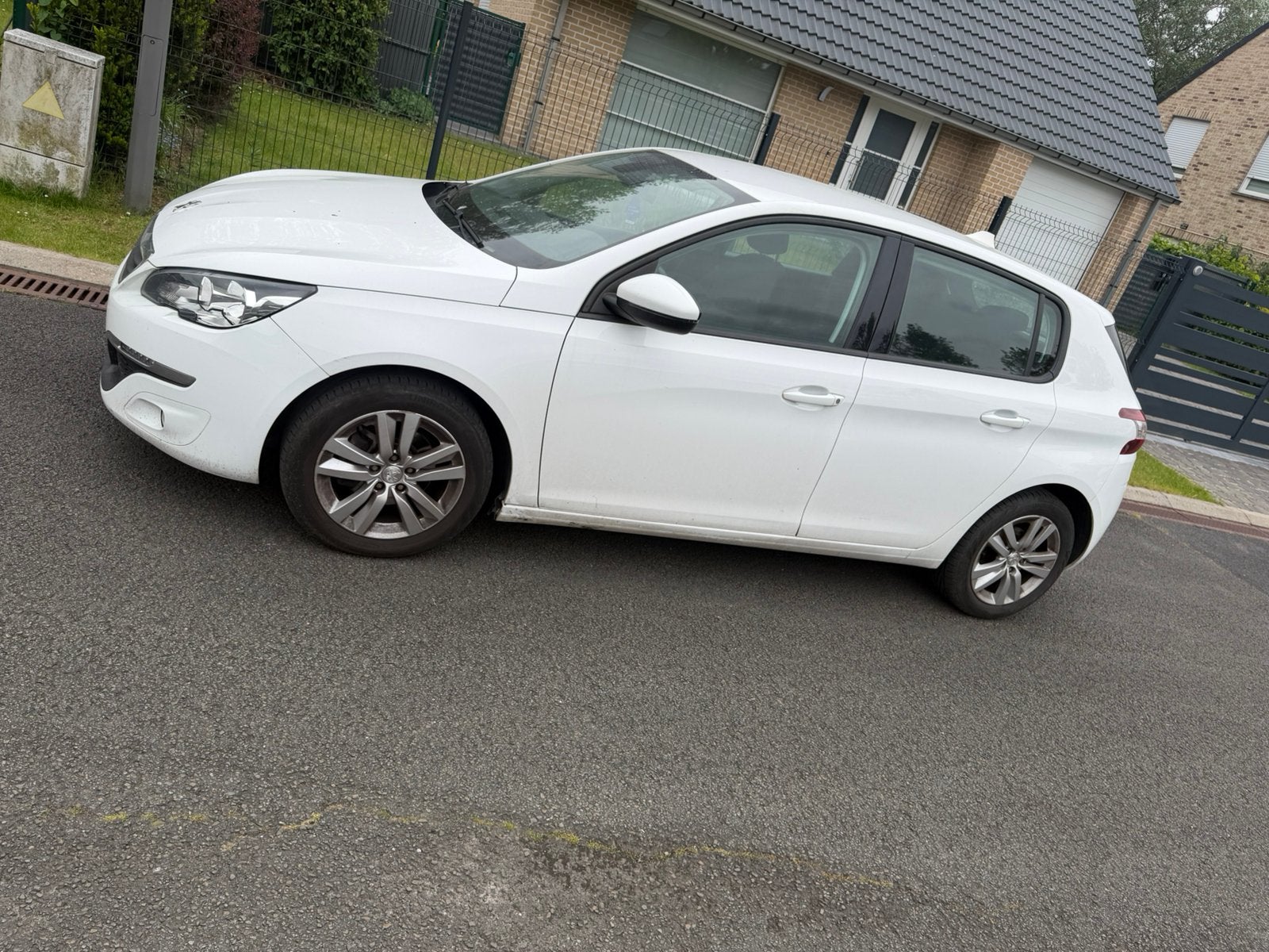 Peugeot 308 année 2017 phase 2 1 litres 6 h d i  moteur t 9, Auto's, Peugeot, Stof, Zwart, Wit, 120 kW