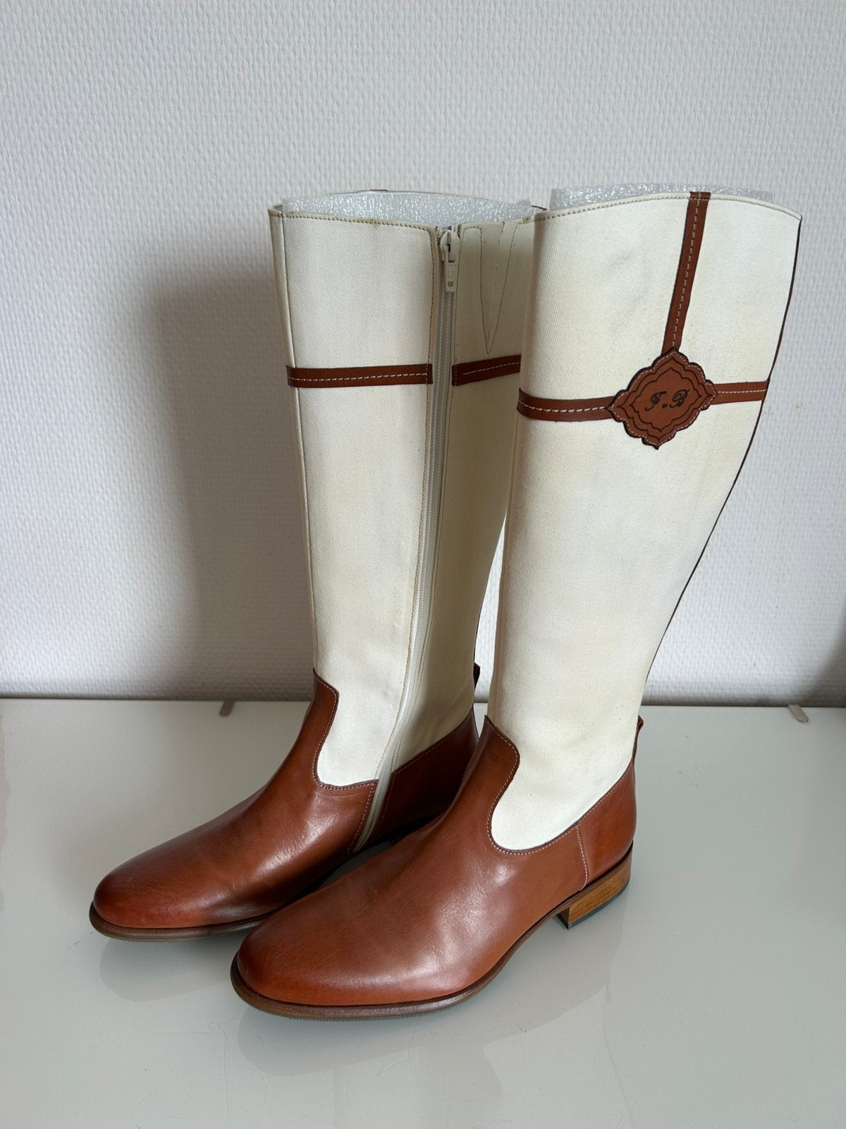 Dames laarzen crème/bruin leder – maat 37.5, Ophalen, Hoge laarzen, Wit, Zo goed als nieuw