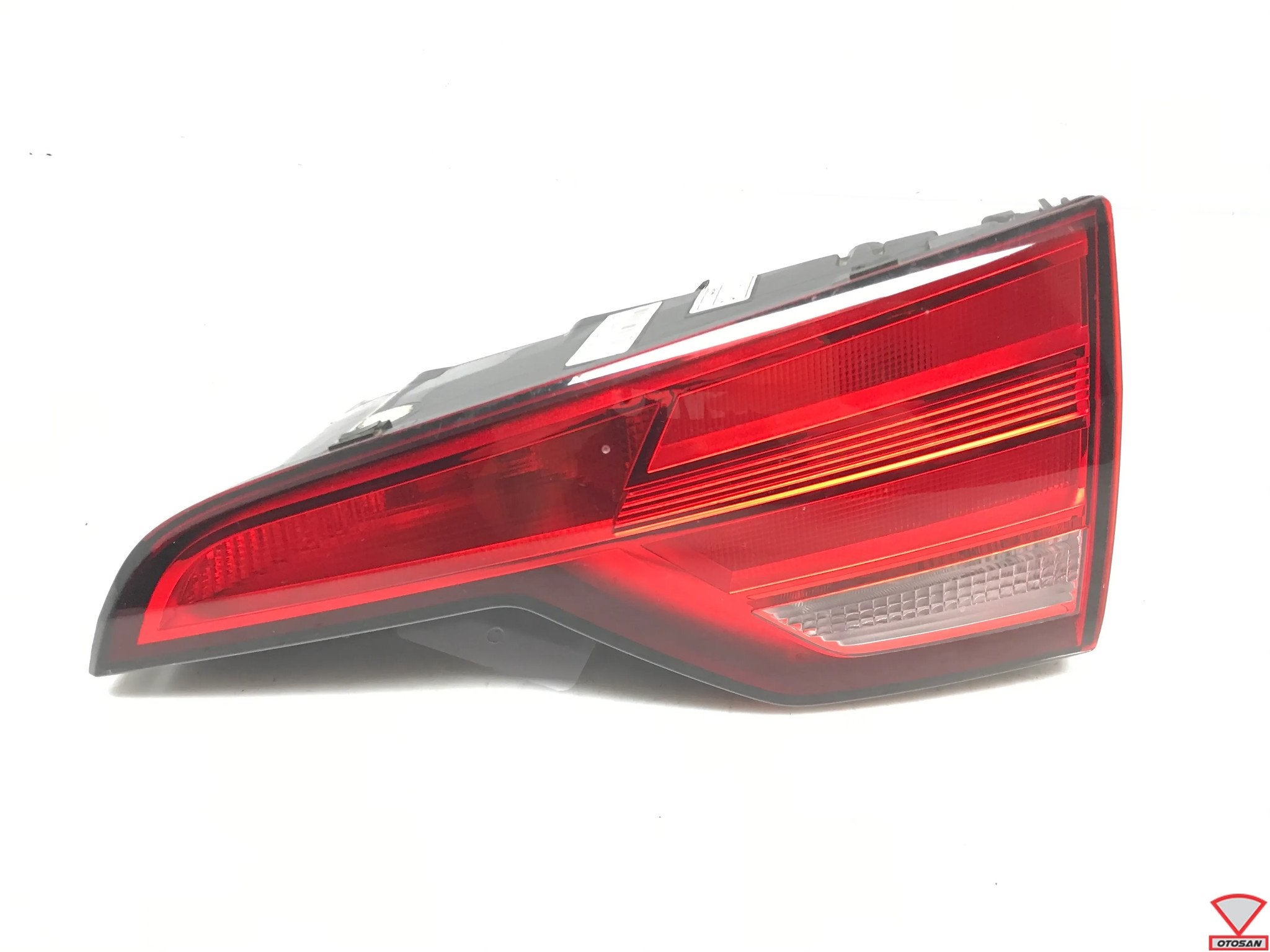 Audi A4 8W Avant Achterlicht Rechts Binnen 8W9945076, Gebruikt, AUDI AG, Auto-Union-Strasse 1
85045  Ingolstadt, DE, Audi